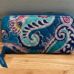 Vera Bradley Paisley Print Zip Around Wallet Wristlet  Retired 8 x 4